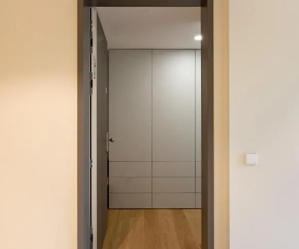 Apartamento Neu Zentral Und Ruhig An Der U2 / Stadion *