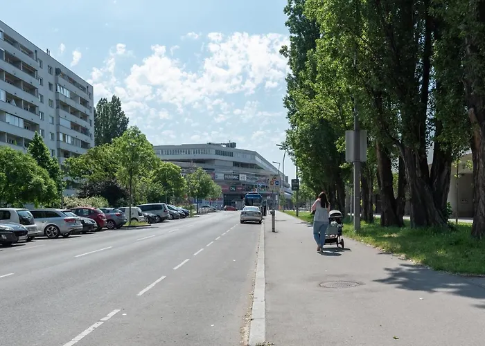 Neu Zentral Und Ruhig An Der U2 / Stadion Viena